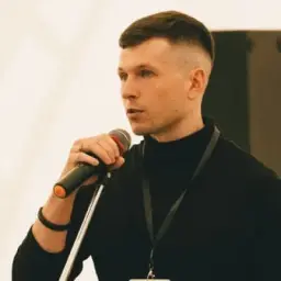 Дмитрий Красный